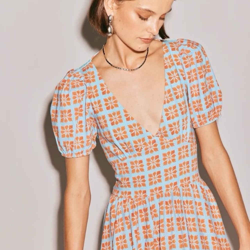 Chic Floral V-Neck Maxi Dress with Low Back